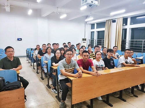 应化1801班合照.jpg 应化1801班合照.jpg